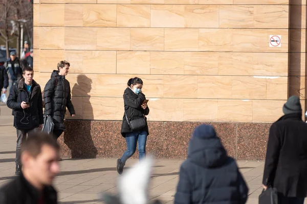 Russia Moscow March 2020 People Out Moscow Metro Doors Medical — Stock Photo, Image