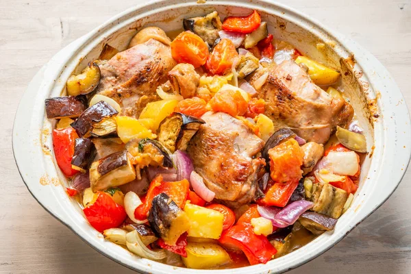 Σπιτικό Κοτόπουλο Στιφάδο Λαχανικά Μεγάλη Κατσαρόλα Υγιεινά Βιολογικά Τρόφιμα — Φωτογραφία Αρχείου