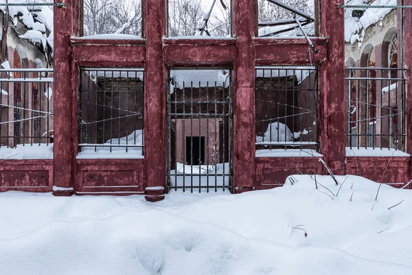 Fassade Des Zerstörten Gebäudes Winter — Stockfoto