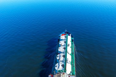 Denizde tanker - üst görünüm