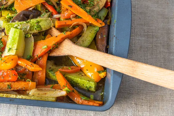 Cacerola Vegetariana Plato Para Hornear Primer Plano Patatas Pimientos Tomates — Foto de Stock