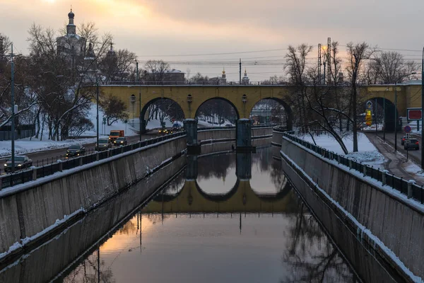 旧市街橋 モスクワの冬の街並み — ストック写真