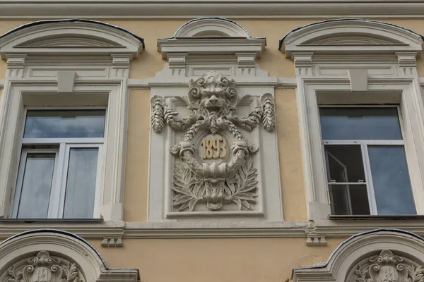 俄罗斯 莫斯科 2017年7月15日 1893年旧建筑建造日期的签署 — 图库照片