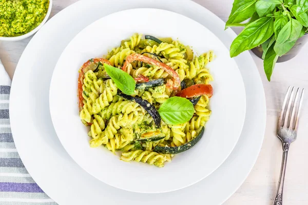 Italian Vegetarian Food Fusilli Pasta Zucchini Pepper Pesto Sauce White — Stock Photo, Image
