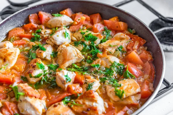 Chicken Cacciatore Wird Einer Pfanne Gekocht Hühnereintopf Mit Tomaten Und — Stockfoto