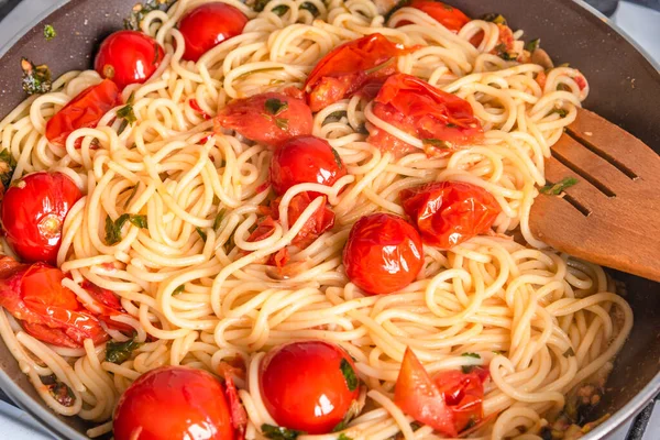 Pasta Pomodoro Spaghetti Mit Kirschtomaten Der Pfanne — Stockfoto