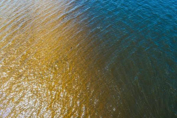 Mar Azul Profundo Arena Amarilla Cerca Orilla Hermoso Fondo Marino —  Fotos de Stock