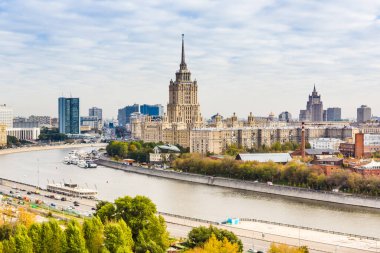 Moskova nehri manzaralı güzel bir Moskova şehri.