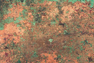 Eski, koyu ahşap bir yüzey, eski püskü bir boyası var.