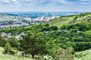 Rusya, Saratov, 10 Haziran 2018 - Saratov ve Volga 'ya güzel şehir manzarası