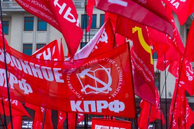 Moskova, Rusya, 7 Kasım 2017 - Rusya 'da Ekim Devrimi ile ilgili bir gösteride çok sayıda kırmızı bayrak