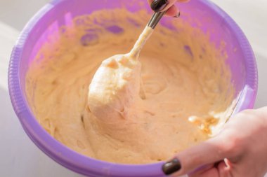 Bir kasede gübre - doğal ışık