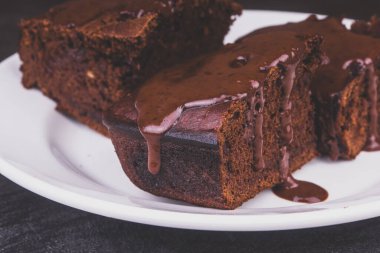 Vejetaryen çikolatalı kek