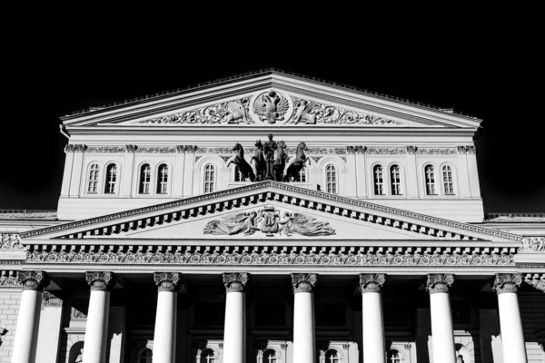 モスクワのボリショイ劇場のファサードの要素 — ストック写真