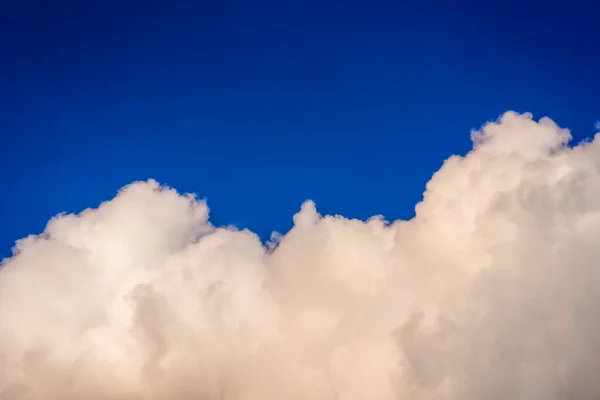 Smuk Cumulus Sky Den Blå Himmel - Stock-foto