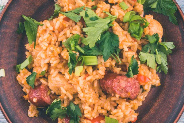 Louisiana Jambalaya Clasică Din Carne Pui Orez Cârnați Afumați Close — Fotografie, imagine de stoc