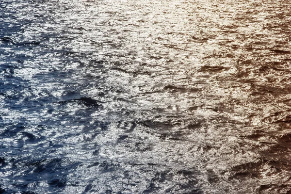 Морская Вода Заходящее Солнце Отражается Волнах — стоковое фото