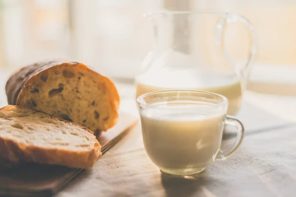 Легкий Завтрак Стакан Молока Домашний Хлеб — стоковое фото