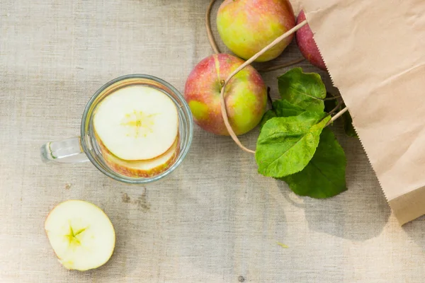 Apple Detox Rustykalnym Tle Świeże Jabłka — Zdjęcie stockowe