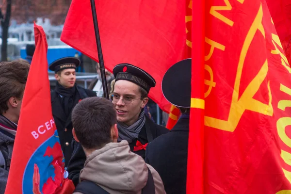 Moscú Rusia Noviembre 2017 Jóvenes Con Banderas Organizaciones Juveniles Pro — Foto de Stock