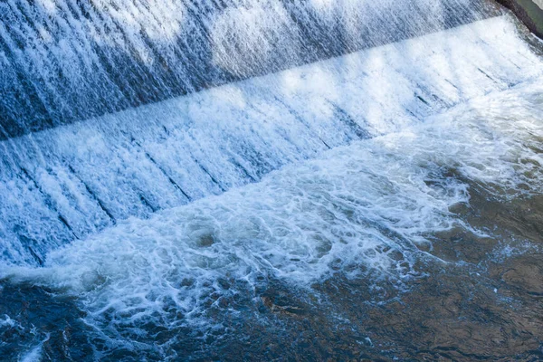 Вода Падает Высоты Городских Речных Ворот — стоковое фото