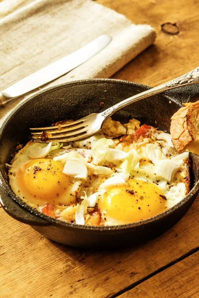 Traditional Rustic Fast Breakfast Fried Eggs Tomatoes Frying Pan — Stock Photo, Image