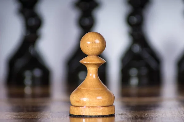 Simple Old Chess Pieces Chess Pieces Close Chessboard — Stock Photo, Image