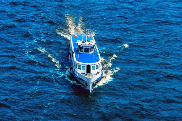 Grande Barca Crociera Nel Mare Blu Vista Dall Alto — Foto Stock