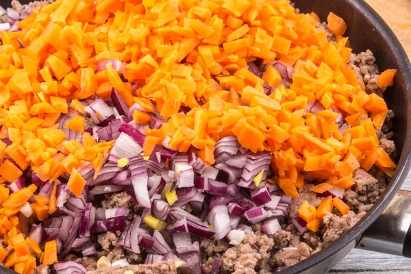 Carne Picada Con Cebollas Zanahorias Para Salsa Boloñesa Asada Una — Foto de Stock