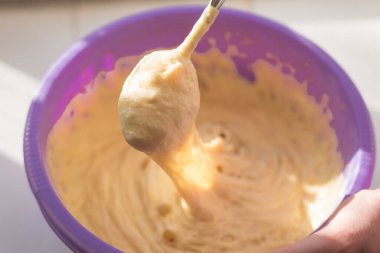 Bir kasede gübre - doğal ışık