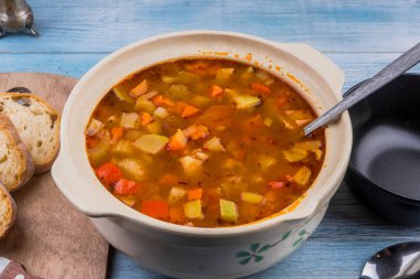 İtalyan vejetaryen çorbası çorbası.