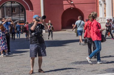 Rusya, Moskova, 29 Mayıs 2018 - Profesyonel fotoğrafçı Moskova 'da fotoğraf çekiyor