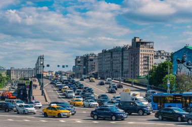 Rusya, Moskova, Merkez, 22 Mayıs 2018 - Moskova şehir manzarası, Büyük Taş Köprü 'de trafik sıkışıklığı