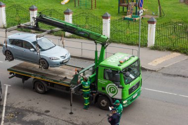 Rusya, Moskova, 15 Eylül 2017 - Moskova Otopark Servisi 'nin yanlış park yeri tahliyesi