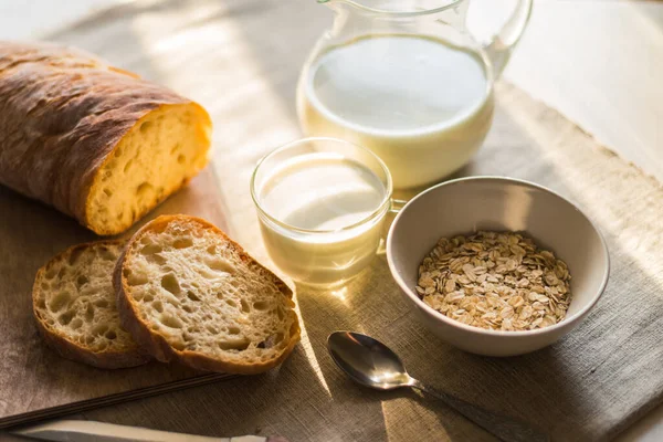 Сельский Здоровый Завтрак Овсянка Молоко Свежий Хлеб — стоковое фото