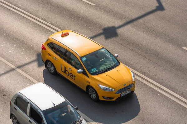 Moscou Rússia Setembro 2019 Táxi Com Logotipo Uber Passeios Longo — Fotografia de Stock