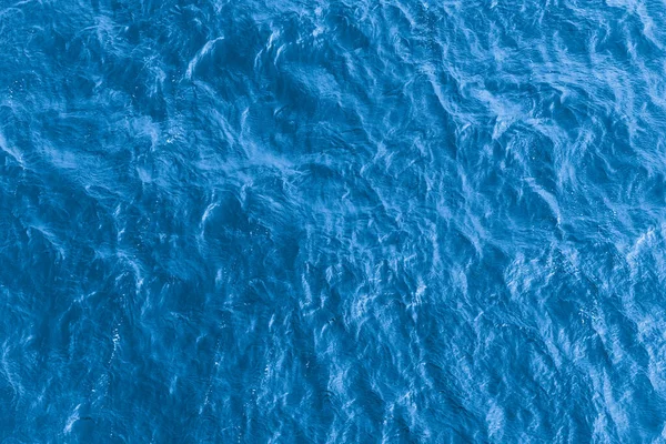 Красивый Морской Фон Голубая Водная Поверхность Небольшими Рябями Вид Сверху — стоковое фото
