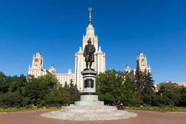 Hlavní Budova Moskevské Státní Univerzity Lomonosov Památník Slunečný Den — Stock fotografie