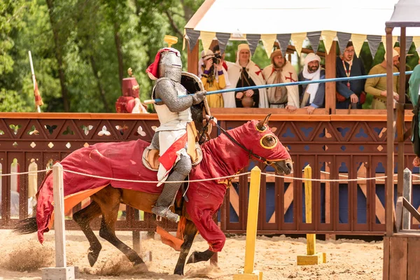 Rússia Moscou Junho 2019 Reconstrução Torneio Cavalaria Cavaleiro Com Uma — Fotografia de Stock