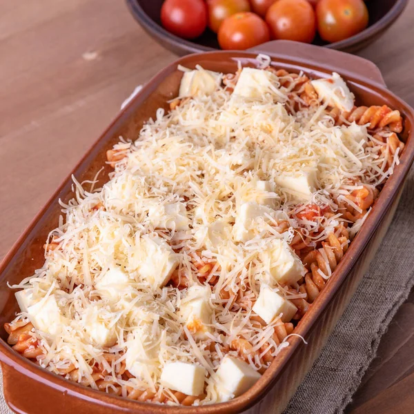 Classical Italian Cooked Fusilli Tomato Sauce Baking Dish Sprinkled Mozzarella — Stock Photo, Image