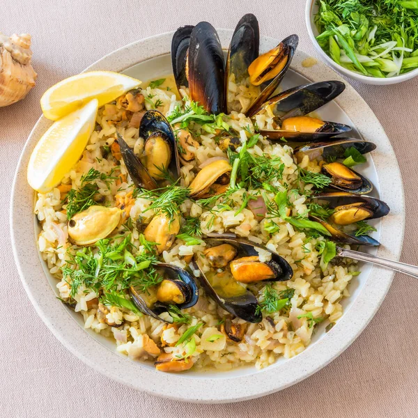 Akdeniz yemeği - risotto, limon dilimleri ve maydanozlu pilav, İtalyan, Yunan, Fas mutfağı