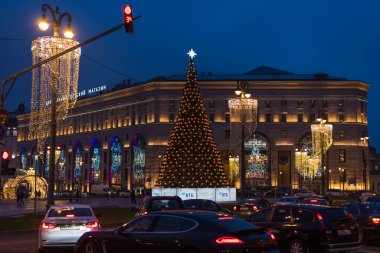 Moskova, Rusya, 29 Aralık 2017 - Detsky Mir alışveriş merkezi kışın, Mutlu Yıllar 'dan 2 gün önce