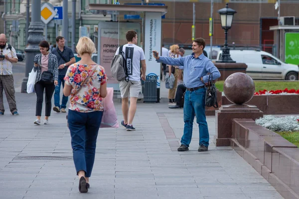 Moscow Russia September 2019 Happy Man Makes Selfie Portrait Street — Stock Photo, Image