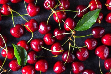 Koyu gri tablo taze kırmızı Olgun Kiraz