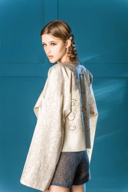 güzel moda kadınlar var Doğu elbise tarzı