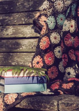 Güzel stillife arka plan ile kitap ve tesisleri