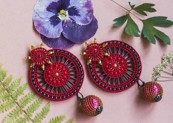 Güzel parlak renkli boncuk aksesuarları 