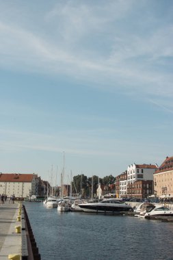 büyük eski güzel şehir Gdansk ve Baltık Denizi üzerinde bağlantı noktası t