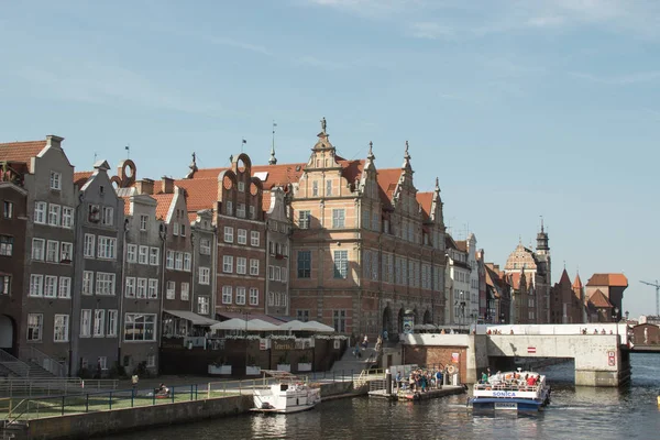 büyük eski güzel şehir Gdansk ve Baltık Denizi üzerinde bağlantı noktası t