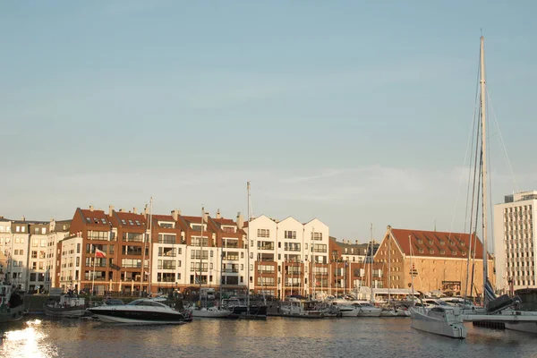 La gran ciudad portuaria de Gdansk en el Mar Báltico, t — Foto de Stock
